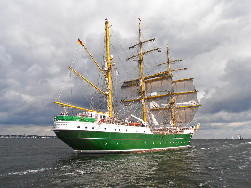 Sailing-Schiff Alexander von Humboldt II an der Kieler Förde
