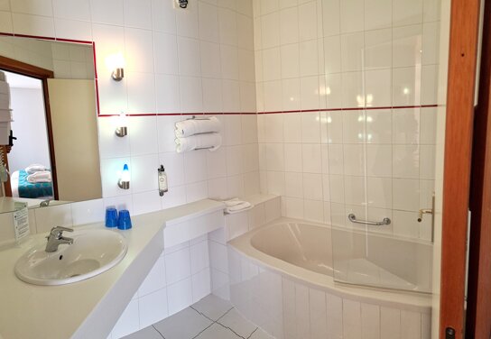 CHAMBRE SUPERIEURE SDB