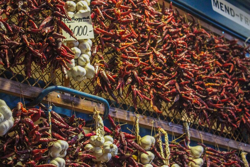 Zentrale Markthalle Budapest – imposante Stahlkonstruktion mit buntem Zsolnay-Kacheldach
