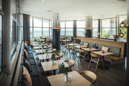 Restaurant On Deck (1)