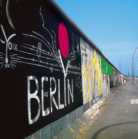 26 Mauer-Eastside-Gallery