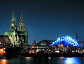 KÖLN Dom Musical Dome nachts