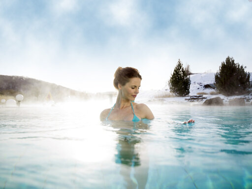 Im Bademantel vom Hotel in die Traumtherme