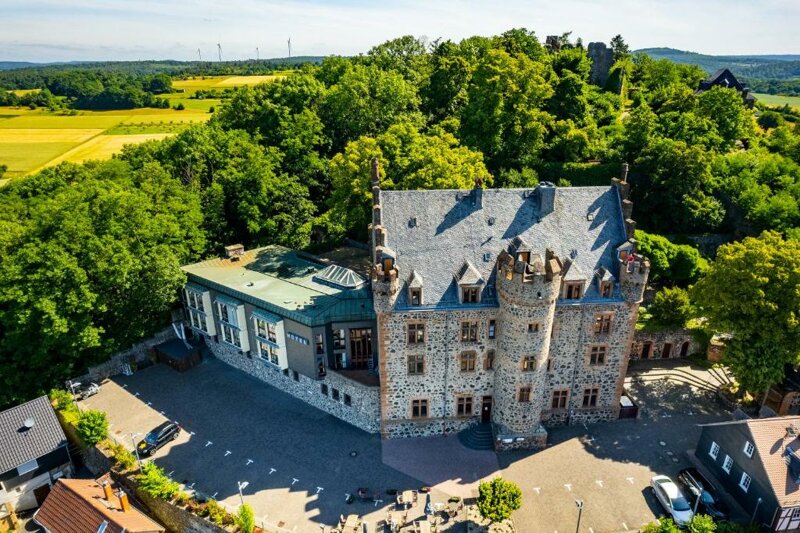 Burghotel Staufenberg – romantische Burg über dem Lahntal