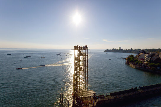 Moleturm im Sonnenlicht C Tourist-Information Friedrichshafen