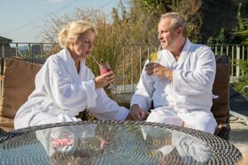 Paar Cocktail Terrasse