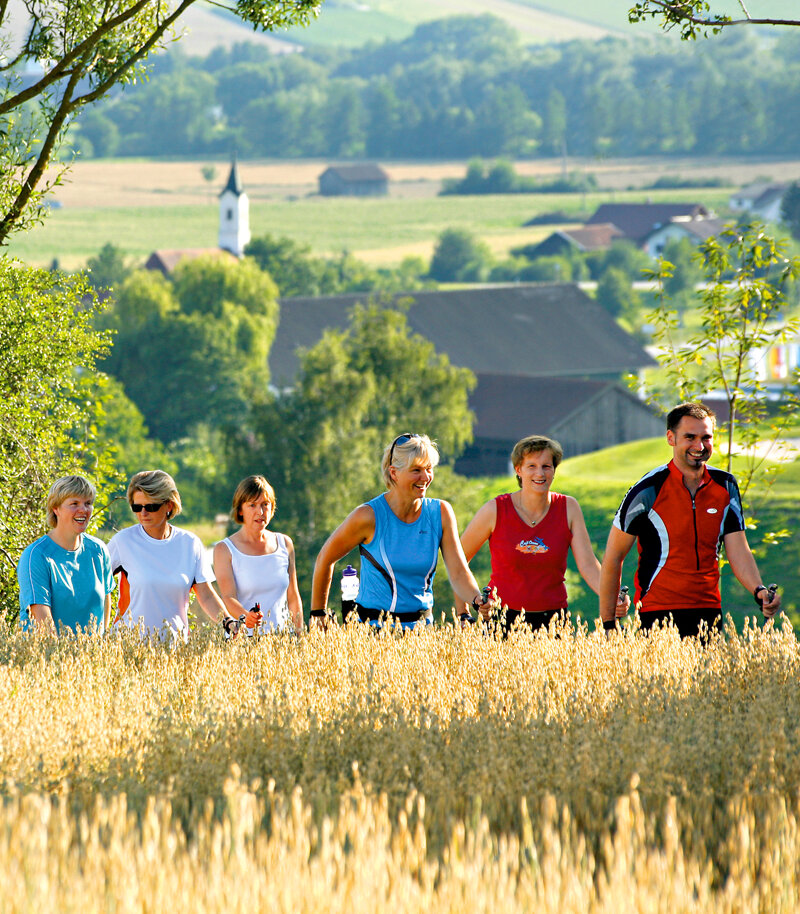 Nordic Walking in Bad Birnbach – aktive Erholung beim Wellness-Wochenende in Niederbayern