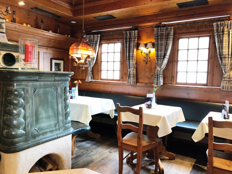 Schwarzwaldstube mit Kamin