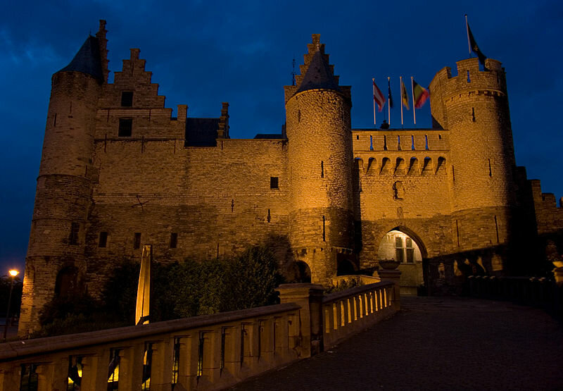 Blick auf den Scheldekai vor Het Steen in Antwerpen