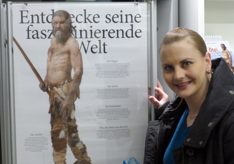 Lisa Carmiggelt im Archäologiemuseum in Bozen