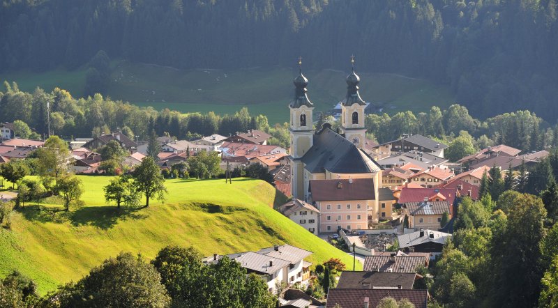Blick auf die Kirche in Hopfgarten