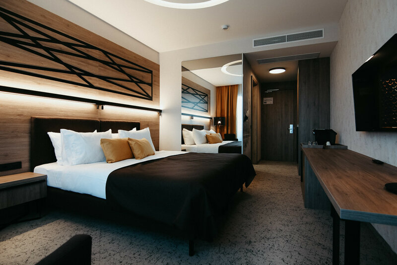 Doppelzimmer in dunklen Farben