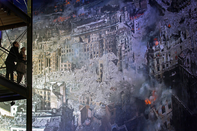 Dresden 1945 von Yadegar Asisi im Panometer Dresden