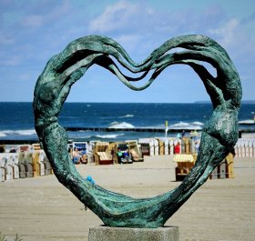 Strand Herzskulptur