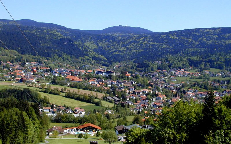 Blick über Bodenmais zum Arber