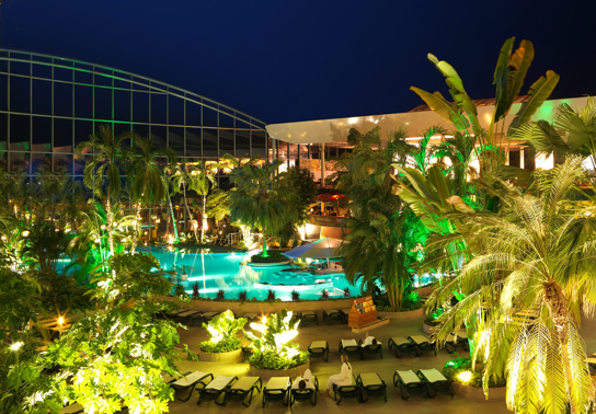 TE VitalTherme Blick-von-Paradise-Lounge Nacht
