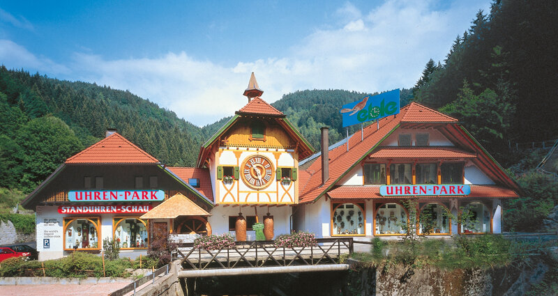 Außenansicht der weltgrößten Kuckucksuhr in Triberg