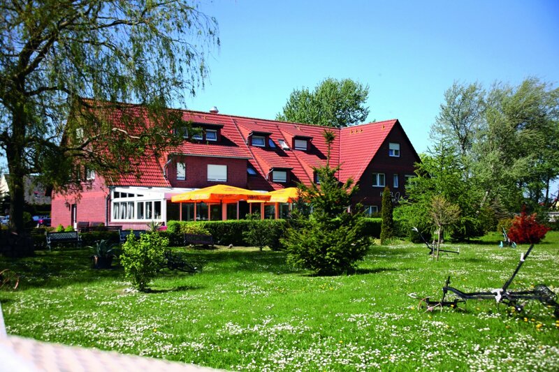 Wiese hinter dem Hotel Am Wasser