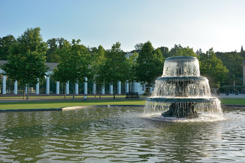 Kolonnaden Brunnen an der Wilhelmstraße Wiesbaden