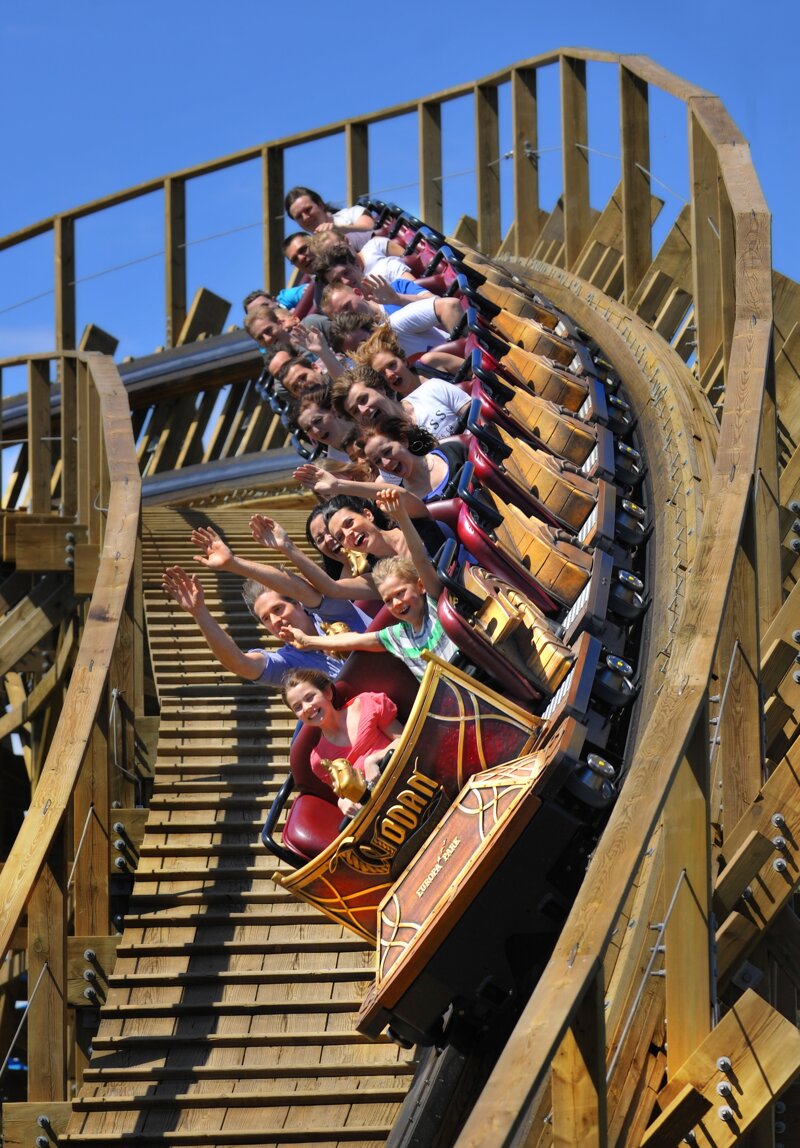 Adrenalin pur: die Wahnsinns-Holzachterbahn Wodan im Europa-Park in Rust