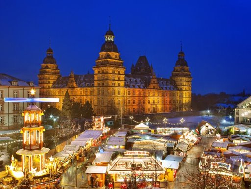 Glühwein, Mandeln, Main und das schöne Schloss