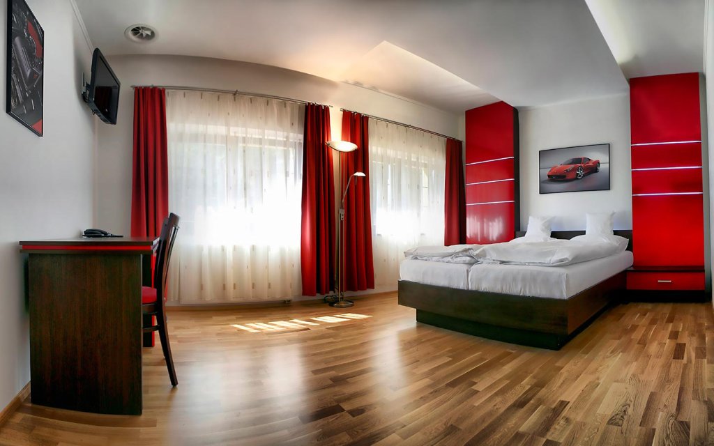 Decin Hotel Vyprez Zimmer Ferrari