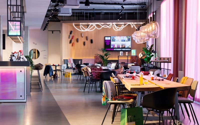 Moxy Outletcity Lobby