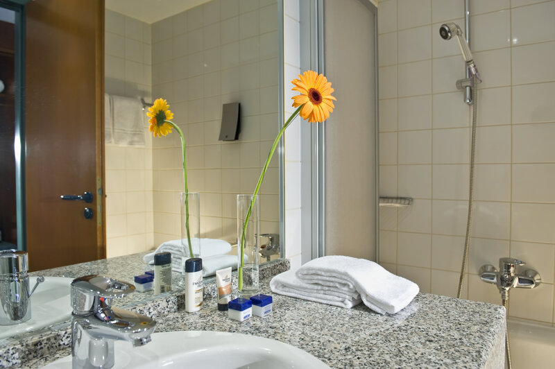 WEI01-bathroom1.high res