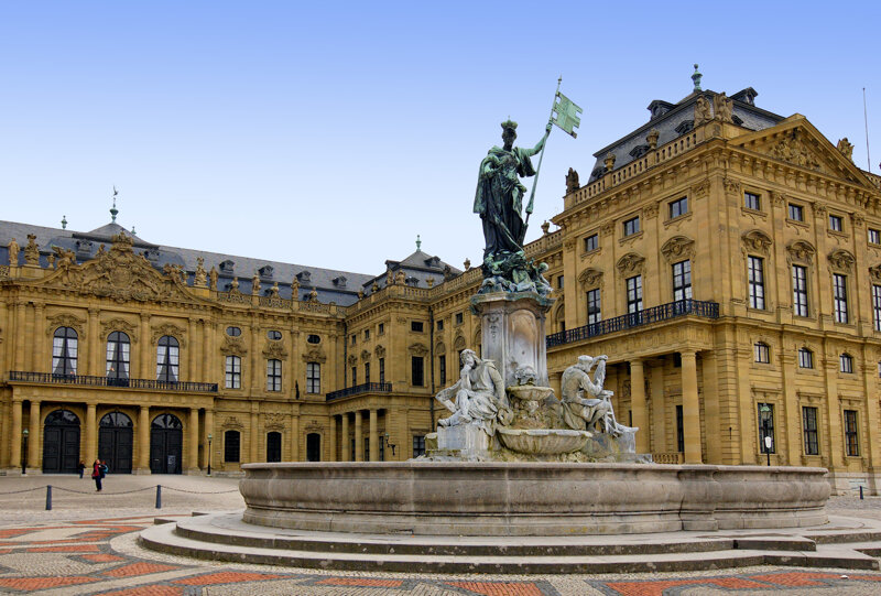 Würzburgs Residenz mit Brunnen