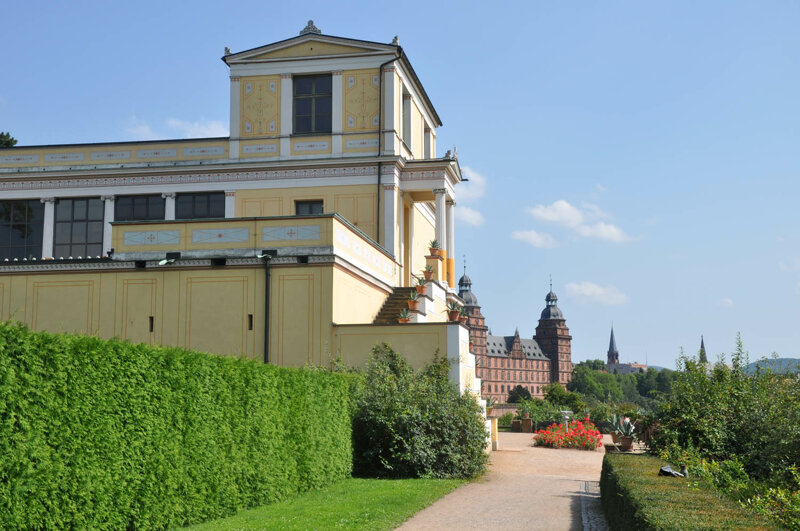 Pompejanum Aschaffenburg mit Blick auf das Schloss Johannisburg