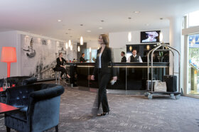 m foyer bh 7193 4c c Victor's Residenz, Barbara Heinz