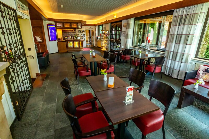 Hotellobby mit Rezeption