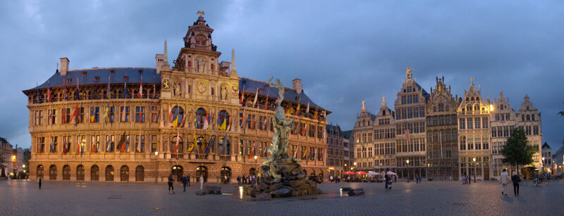 Brabo-Brunnen auf dem Grote Markt Antwerpen