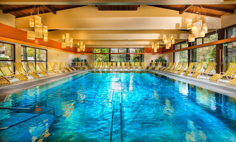 großer Indoorpool