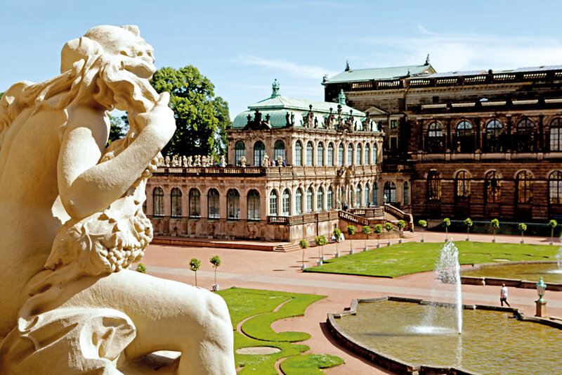 Innenhof des Dresdner Zwingers mit Wasserbassins