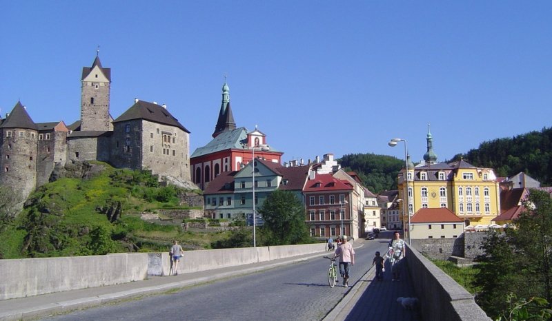 Hotel neben der gotischen Burg