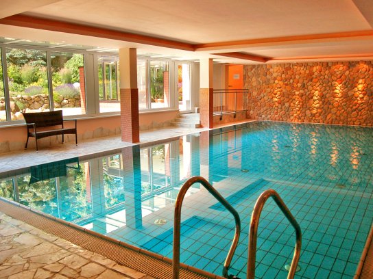 Indoor-Pool des Hotels Heide Kröpke