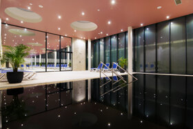 Pool schwarzes Termalwasser