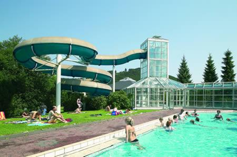 Lagunenbad Willingen – tropische Badelandschaft mit Innenbecken