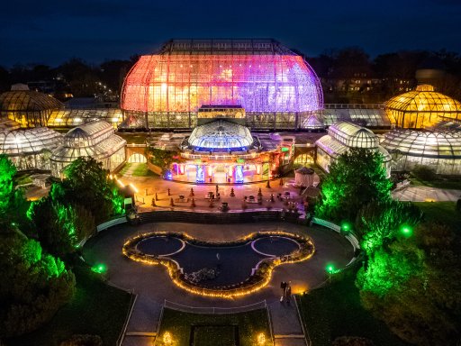 Zauberhaftes Lichtspektakel im Christmas Garden