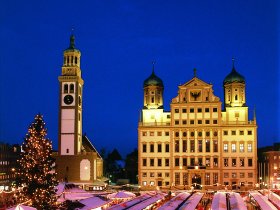 Augsburger Christkindlesmarkt vor dem Rathaus