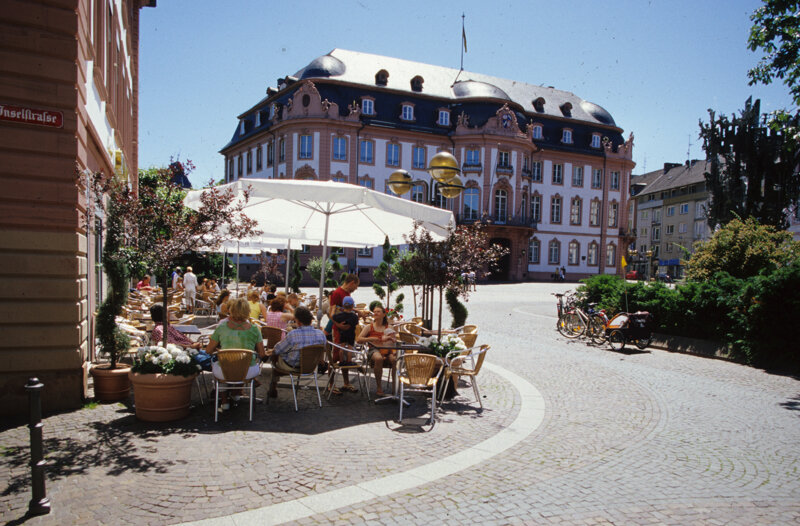 Schillerplatz Mainz – historischer Platz nahe dem Kurfürstlichen Schloss