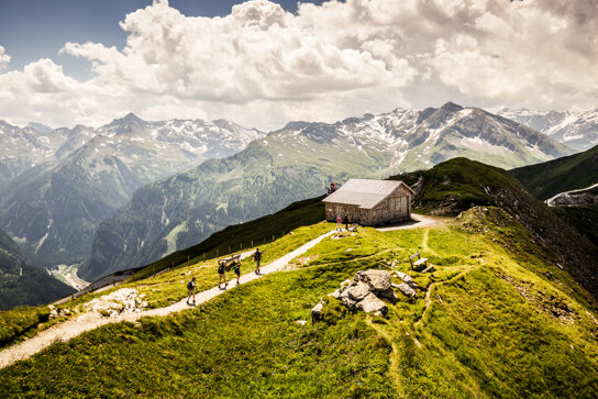 am-stubnerkogel-mit-blick-auf-die-hohen-tauern