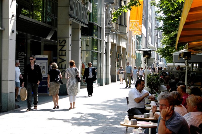 Straßenszene auf der Königsallee Düsseldorf