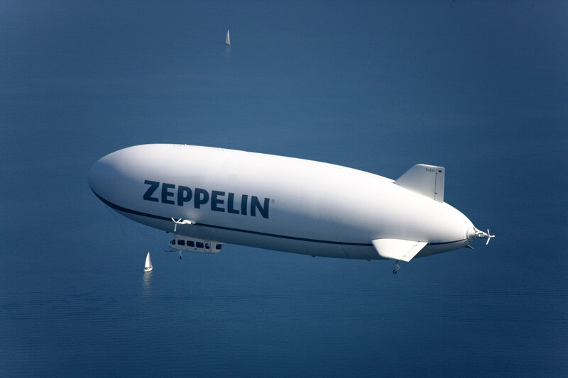 Zeppelin über dem Bodensee Friedrichshafen