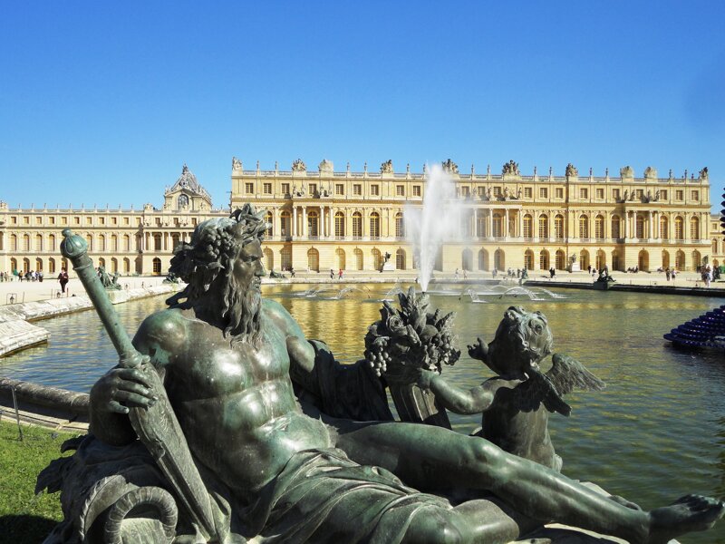 Skulptur vor dem Wasser ohne c pixabay