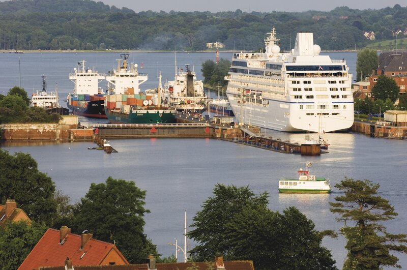 Schleuse am Nord-Ostsee-Kanal Kiel-Holtenau