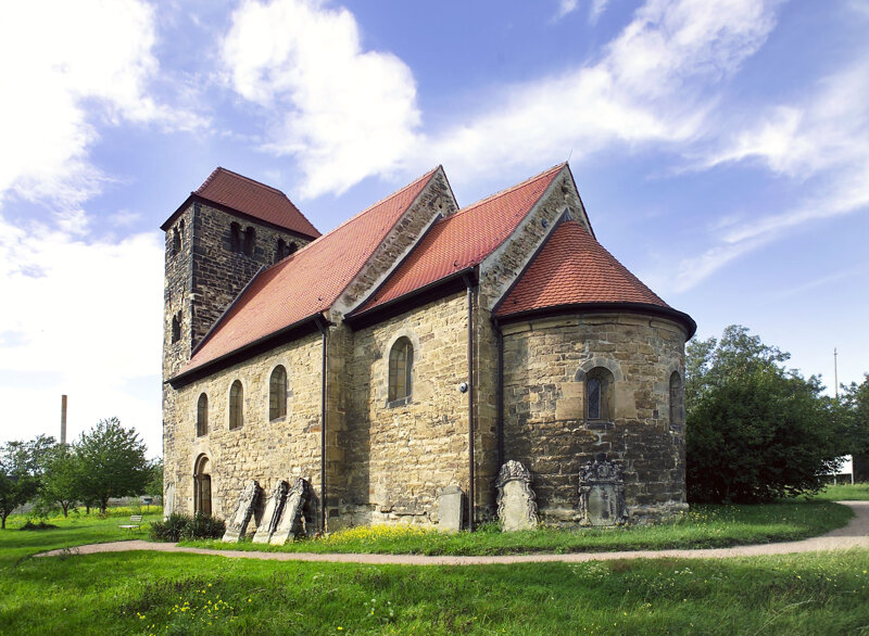 romantische Kirche von aussen