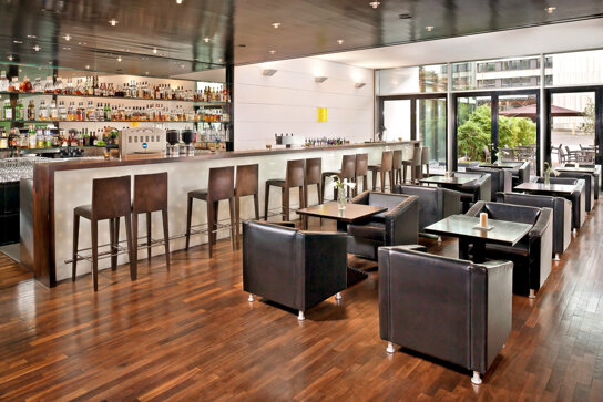Bar des INNSiDE by Meliá Düsseldorf Seestern