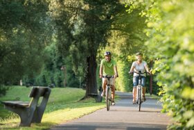 Fahrradfahrer auf dem Wiedradweg 9